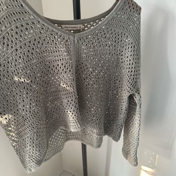 Anthropology Moon & Madison Light Gray Knit Top - Picture 3 of 9